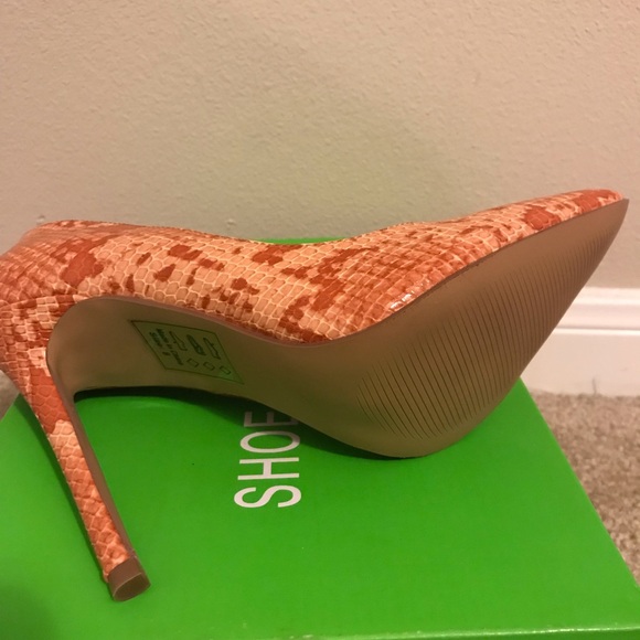 Pumps - Picture 3 of 4